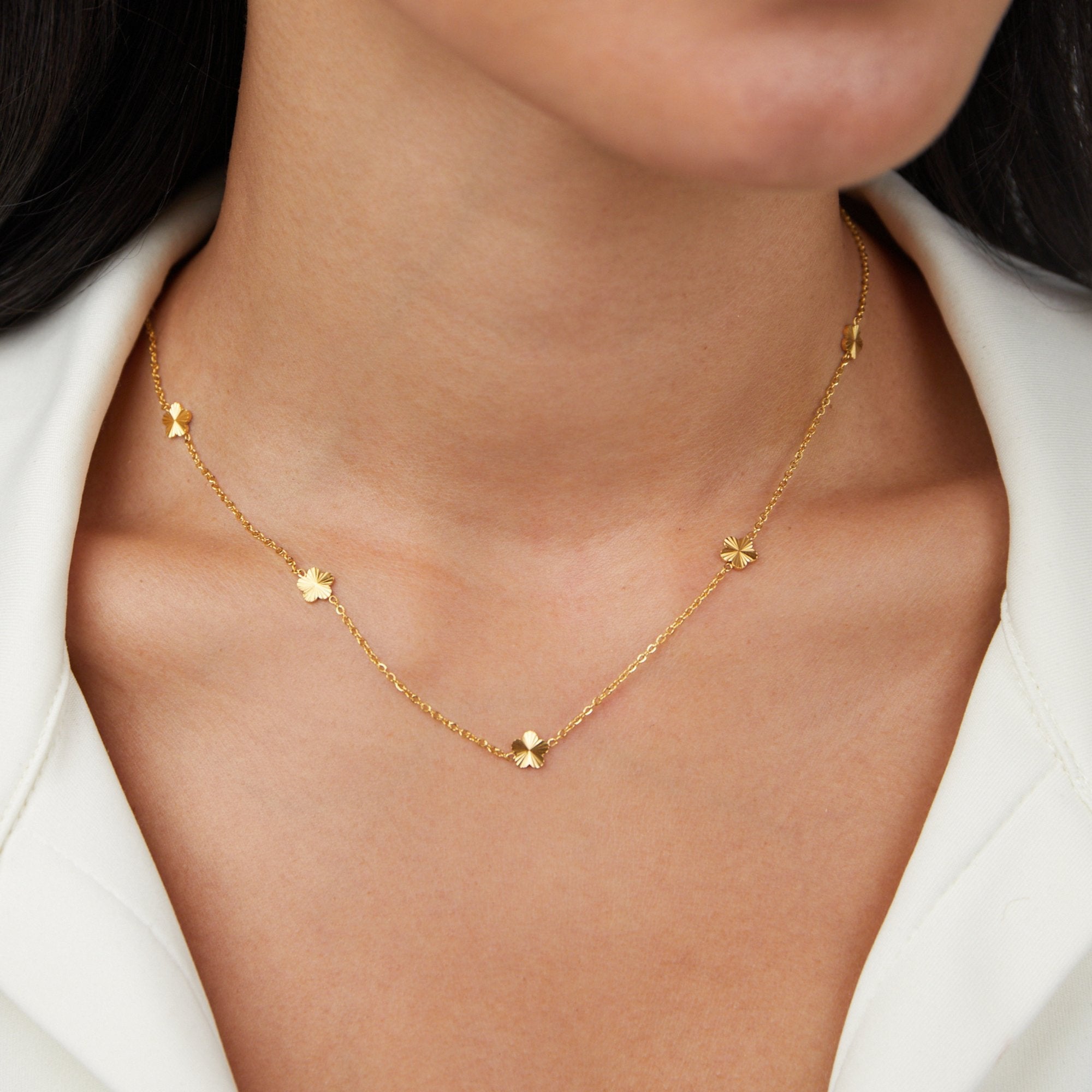 Naszyjnik Flower Power – złoty łańcuszek 18K
