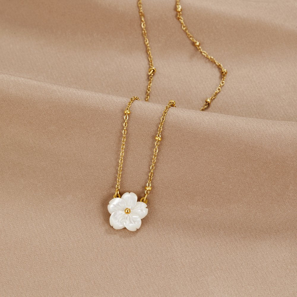 Naszyjnik z białym kwiatem White Blossom