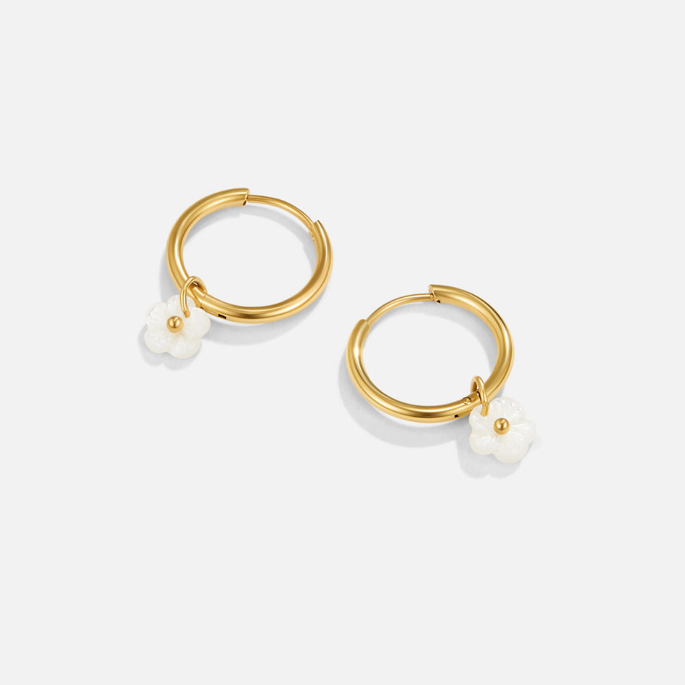 Kolczyki White Petal Shell Mini Hoops