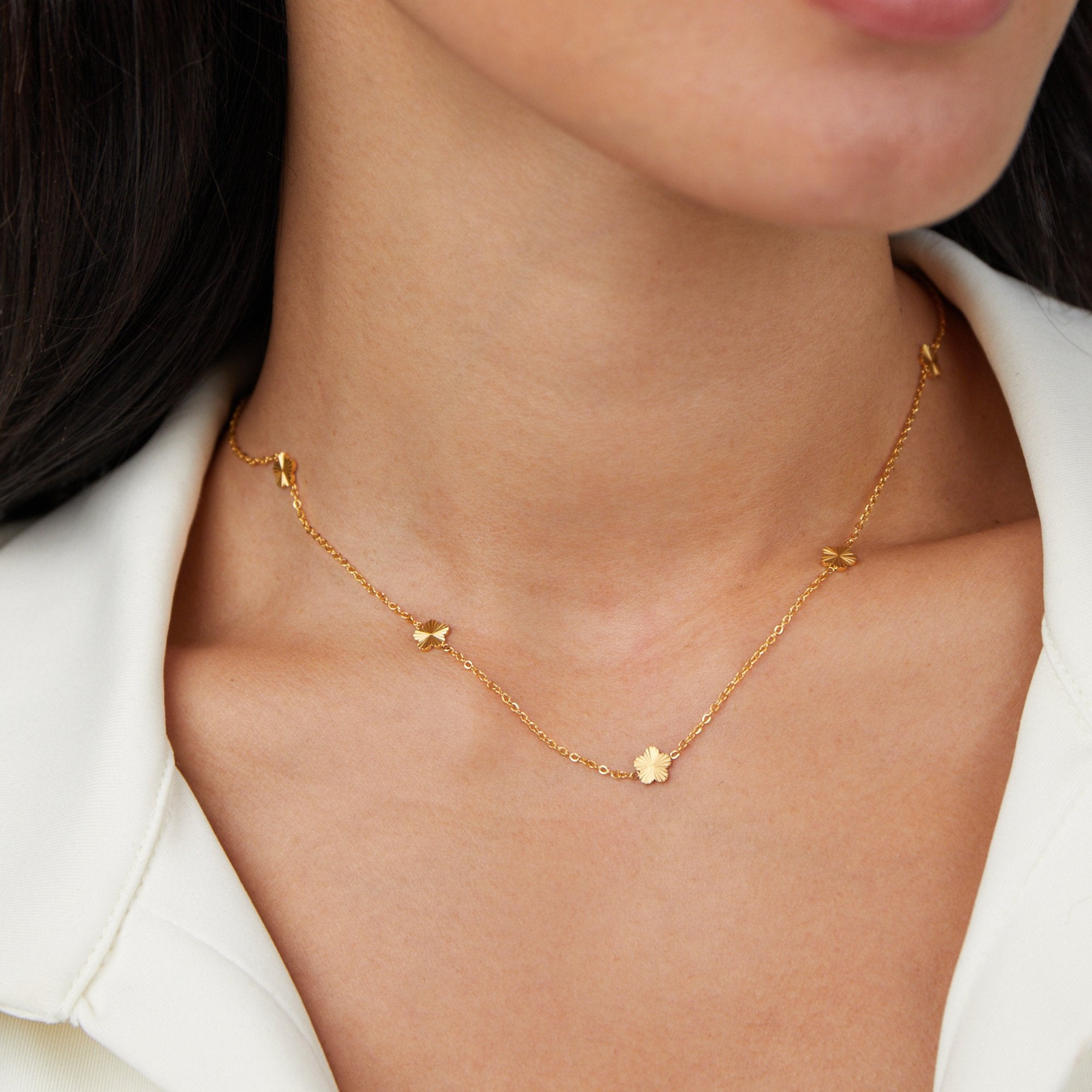 Naszyjnik Flower Power – złoty łańcuszek 18K