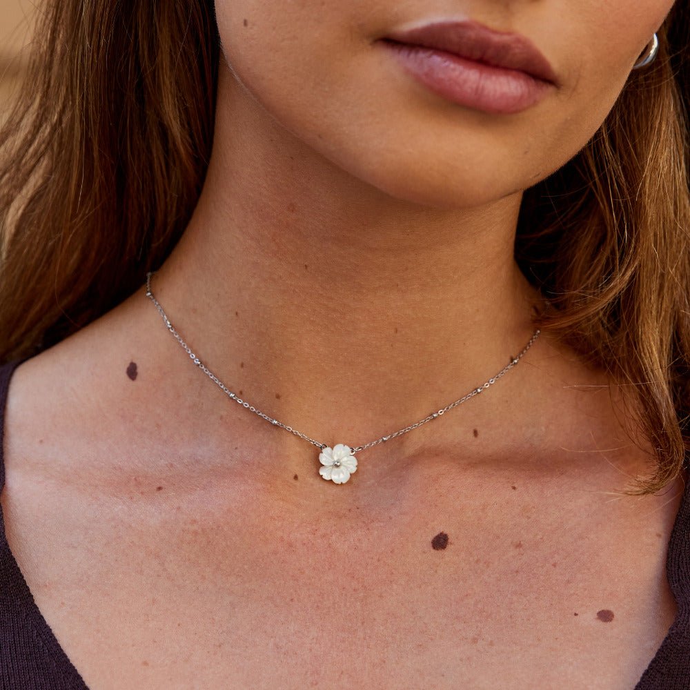 Naszyjnik Silver White Blossom – srebrny kwiatowy